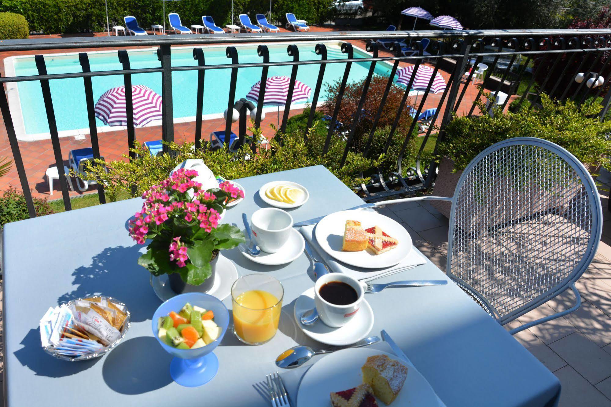 Hotel Oceano 페스키에라델가르다 외부 사진