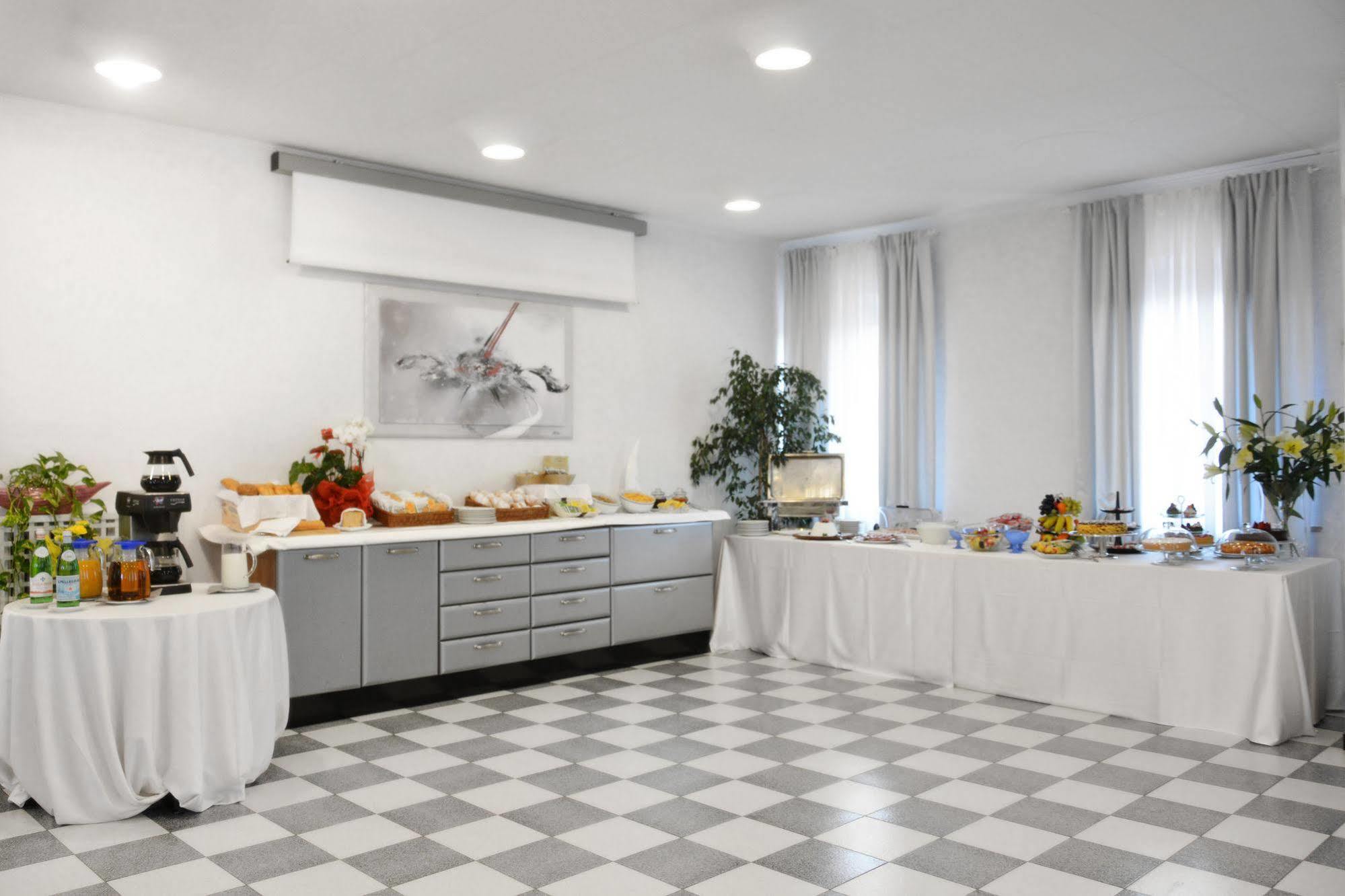 Hotel Oceano 페스키에라델가르다 외부 사진